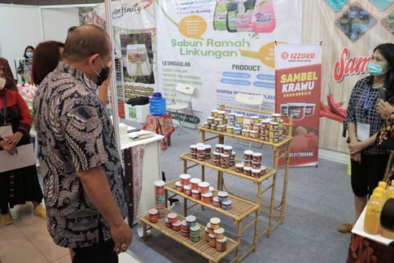 Ketua DPD RI saat menghadiri Pameran Inapro Expo Kadin Institute di Surabaya Jawa Timur,