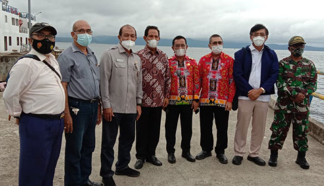 Wakil-Ketua-DPD-RI-Nono-Sampono-melakukan-kunjungan-ke-lokasi-pembangunan-Pelabuhan-Ambon-Baru-2