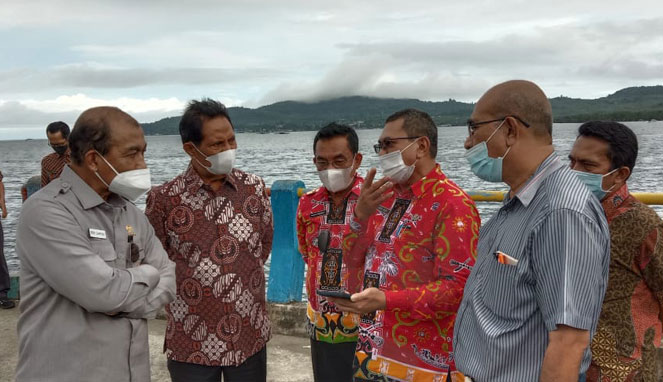 Wakil-Ketua-DPD-RI-Nono-Sampono-melakukan-kunjungan-ke-lokasi-pembangunan-Pelabuhan-Ambon-Baru