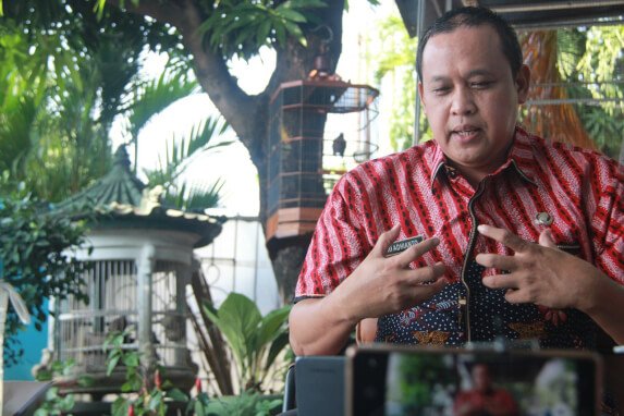 Dr. Tri Adhianto Wakil Walikota Bekasi Narasumber Webinar Kaka Asuh Uritanet.com
