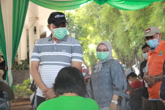 Wakil Walikota Bekasi Meninjau Vaksinasi Kesdam Jaya Di Pondok Melati Uritanet.com