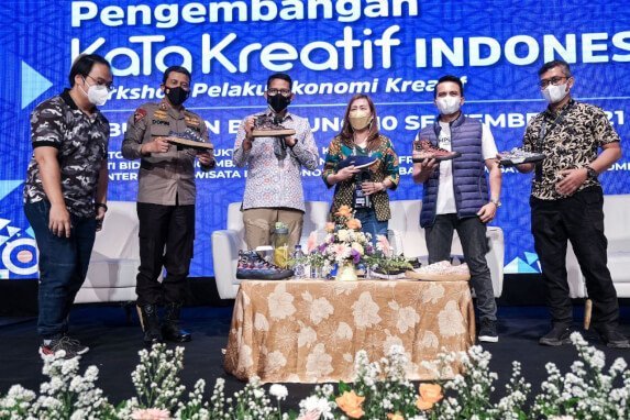 Menteri Pariwisata Dan Ekonomi Kreatif Dukung Ekonomi Kreatif Jadi Andalan di Kabupaten Bandung Uritanet.com
