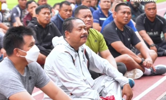 Jendral Andika Olahraga Bersama Atlit Binaraga Ternama Indonesia di Mabesad Uritanet.com