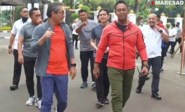 Jendral TNI Andika Perkasa Melakukan Olahraga Bersama Pimpinan BPK RI di Mabesad Uritanet.com