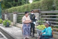 Istri Panglima TNI Hampiri Arda Pengamen Stabilitas di Jalan Menteng Uritanet.com