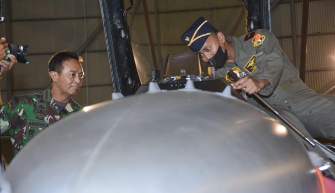 Panglima TNI Meninjau Fasilitas Latihan Penerbang Air Combat Manouvering Instrumentation Uritanet.com