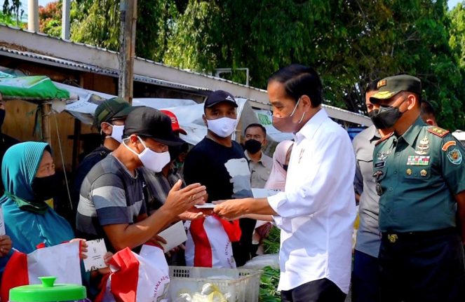 Pangdam III/Siliwangi Sambut dan Dampingi Presiden RI Tinjau Padat Karya di Cirebon Uritanet.com