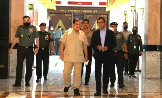 Menhan Prabowo Terima Kunjungan Gubernur Lemhannas Uritanet.com