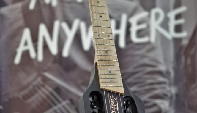 The Tripper Travel Guitar, "gitar pintar" buatan Stranough Guitar Technology, Bandung