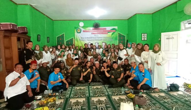 Hj.Tati Arianingsih,M.Pd.I Ketua Iwapsi DPC Kota Bekasi Mengadakan Halal Bi Halal Uritanet.com