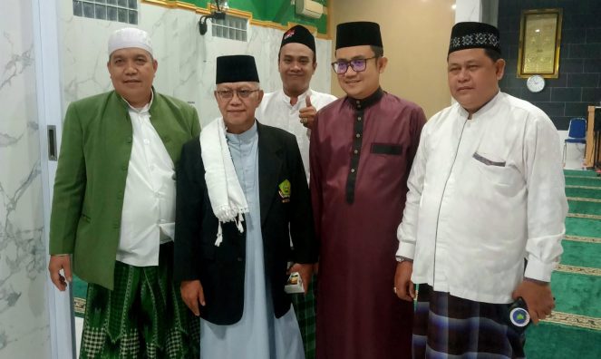 KH.Ikrom Ahmad SH, Pimpinan MZZI Hadiri Silaturohmi Dan Zikir Bersama Uritanet.com