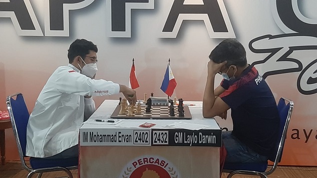 mohammad ervan vs Darwin Laylo dalam japfa chess festival, (foto:redaksi)