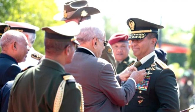 Penghargaan Tertinggi Medali Ordem De Timor Leste Untuk Panglima TNI Jenderal Andika Uritanet.com