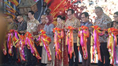 Prosesi penggutingan pita ALL Print Indonesia 2026, resmi dibuka di JIExpo Kemayoran, Jakarta Pusat(FOTO : Ombenk/uritanet)